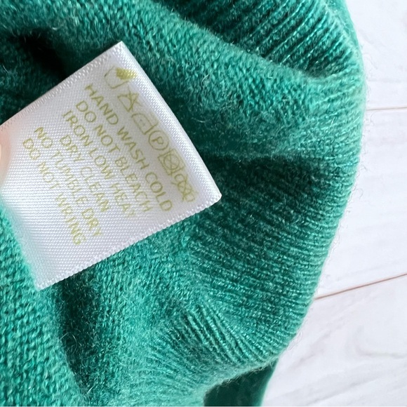 Dantendorfer Austria Cashmere V-Neck Sweater Medium - Picture 5 of 5